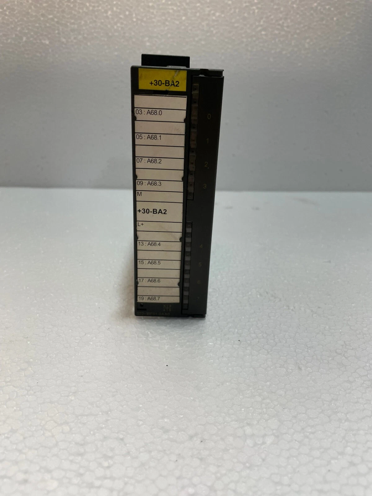 Siemens SIMATIC S7-300 / S7 300 Siemens 6ES7 322-1BF01-0AA0 Output Module